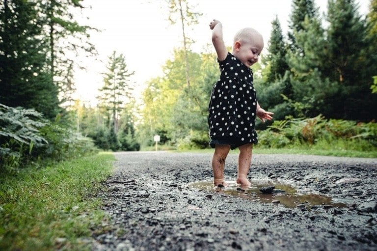 12 Reasons to Let Your Littles Make A Mess Outside