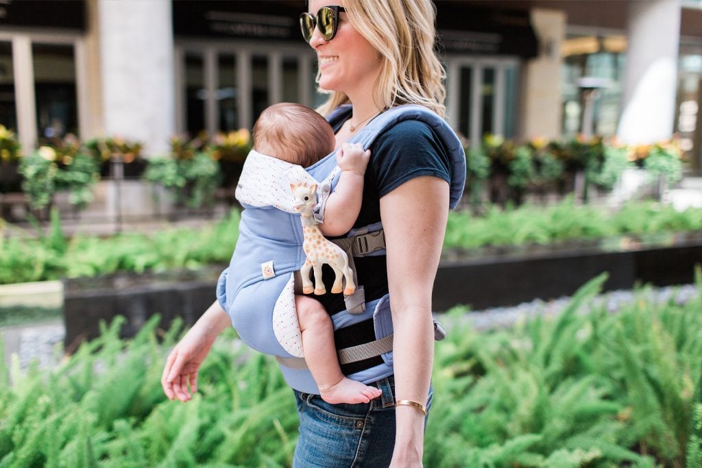 helping out a new mom, babywearing, baby carrier, ergobaby
