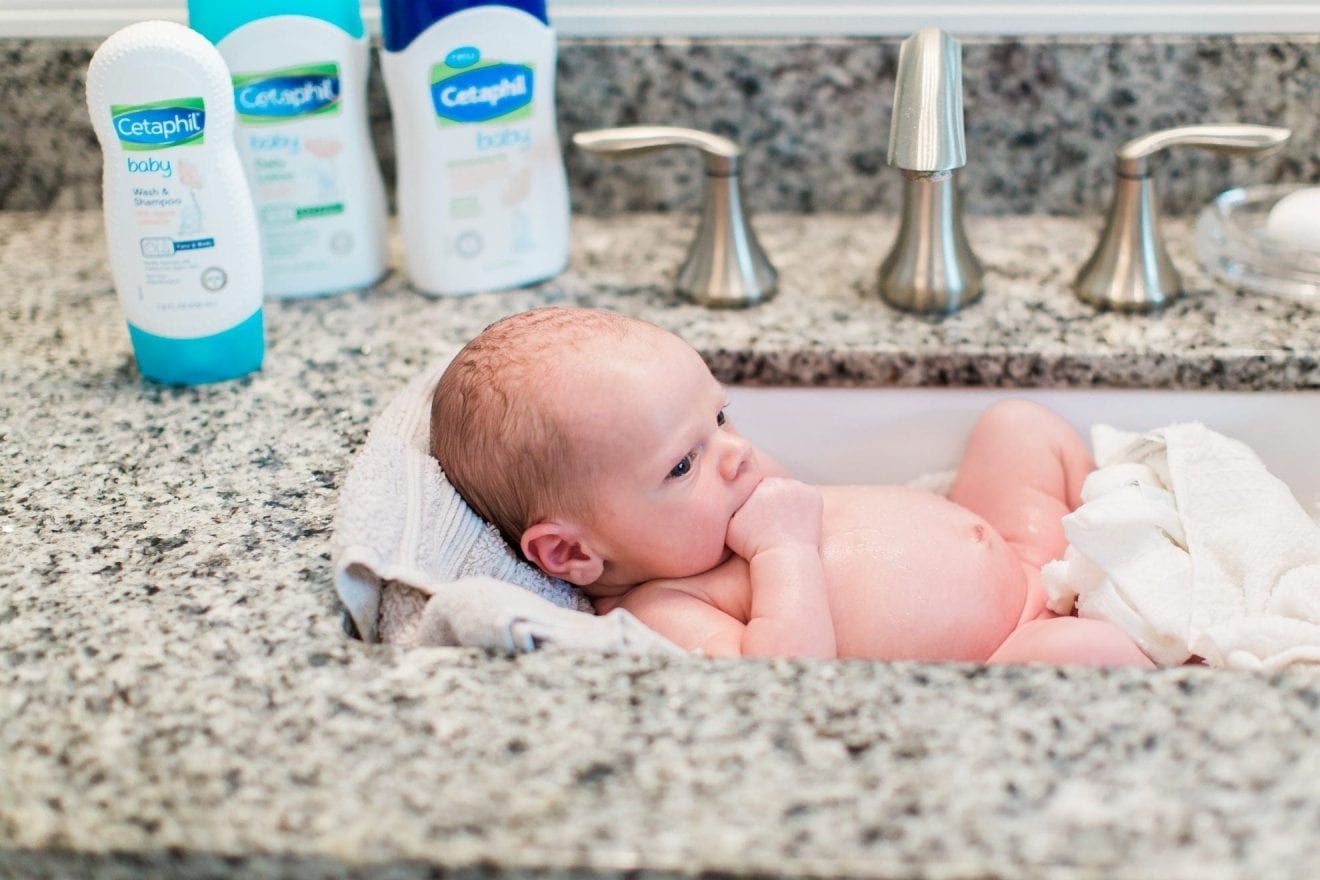 8 Tips for Baby's First Bath
