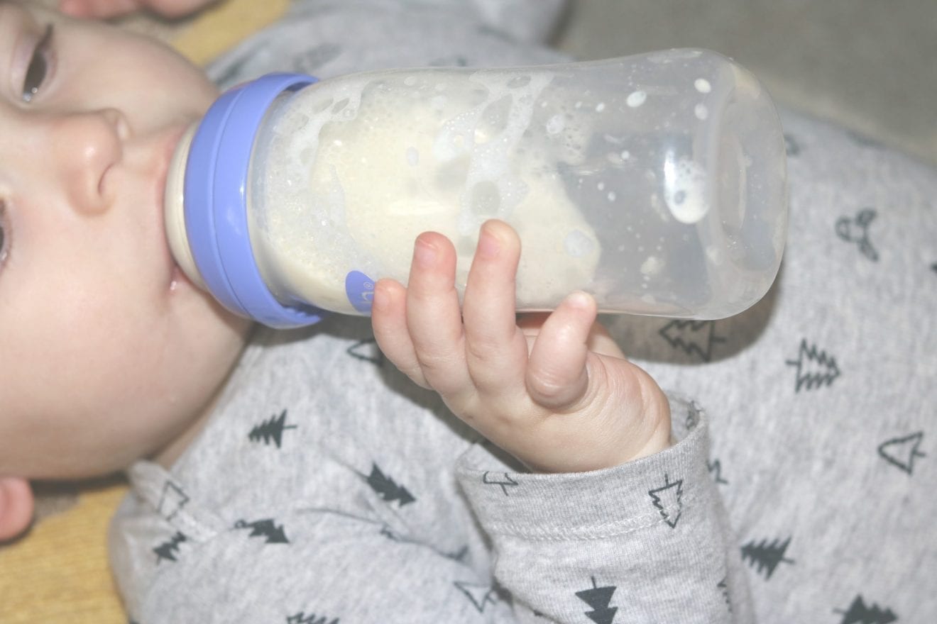 Best 5 Organic Infant Formula Choices | When looking for the best organic infant formula, it can be tough to know where to start. We're here with the best 5 options.