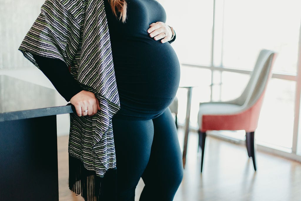 What to Look for in Maternity Leggings & 5 Looks to Style Them | Baby Chick