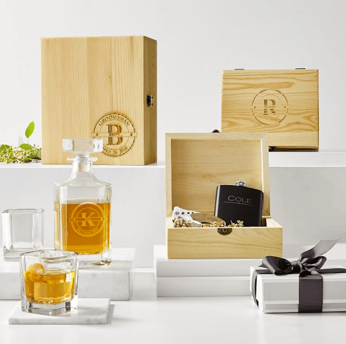 WOODEN GIFT SET, DECANTER AND GLASSES
