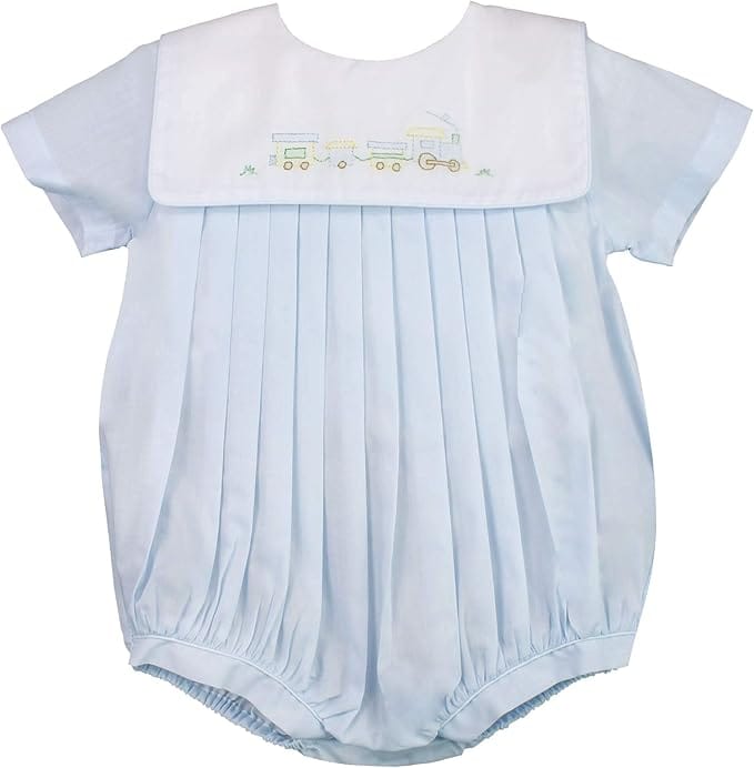 A light blue coming home outfit features a short-sleeved romper with pleated details and an embroidered train on the chest, accompanied by a matching bonnet with a tie string.