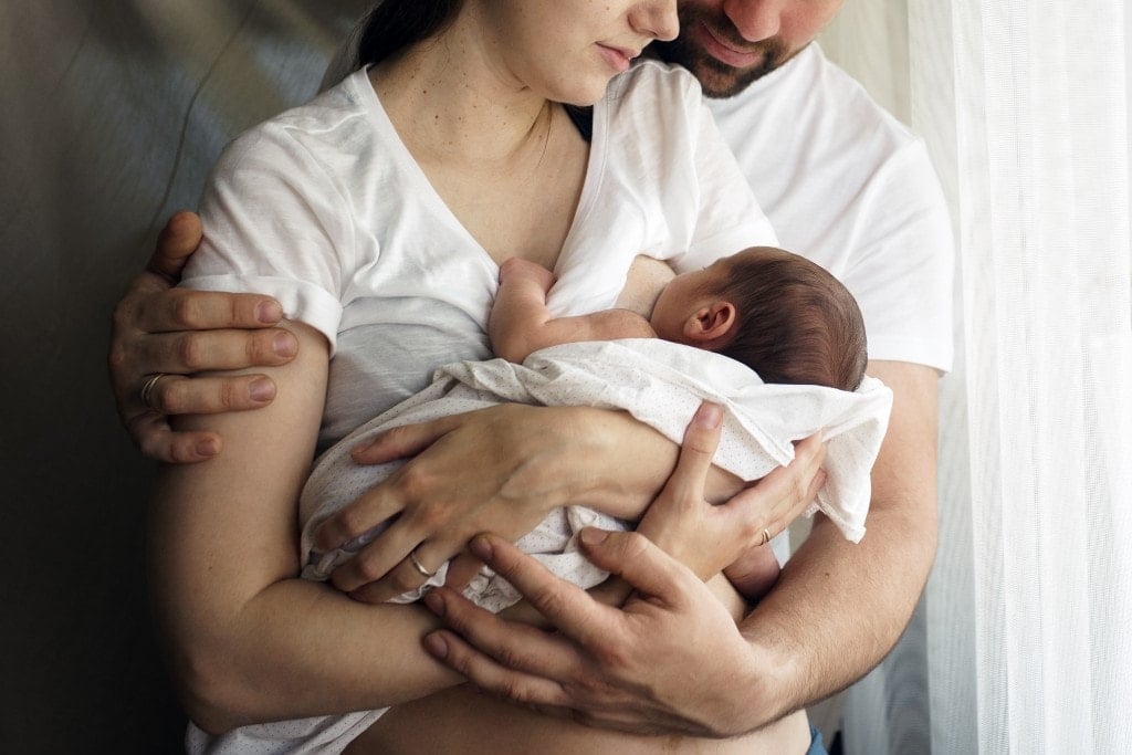 13 Ways Dads Can Help With Breastfeeding - Baby Chick