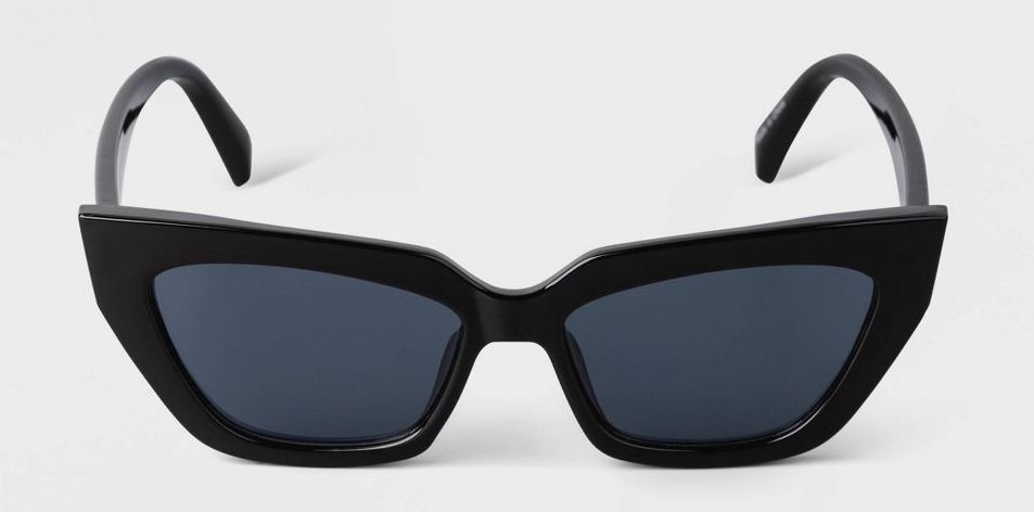 Black cat-eye frame sunglasses