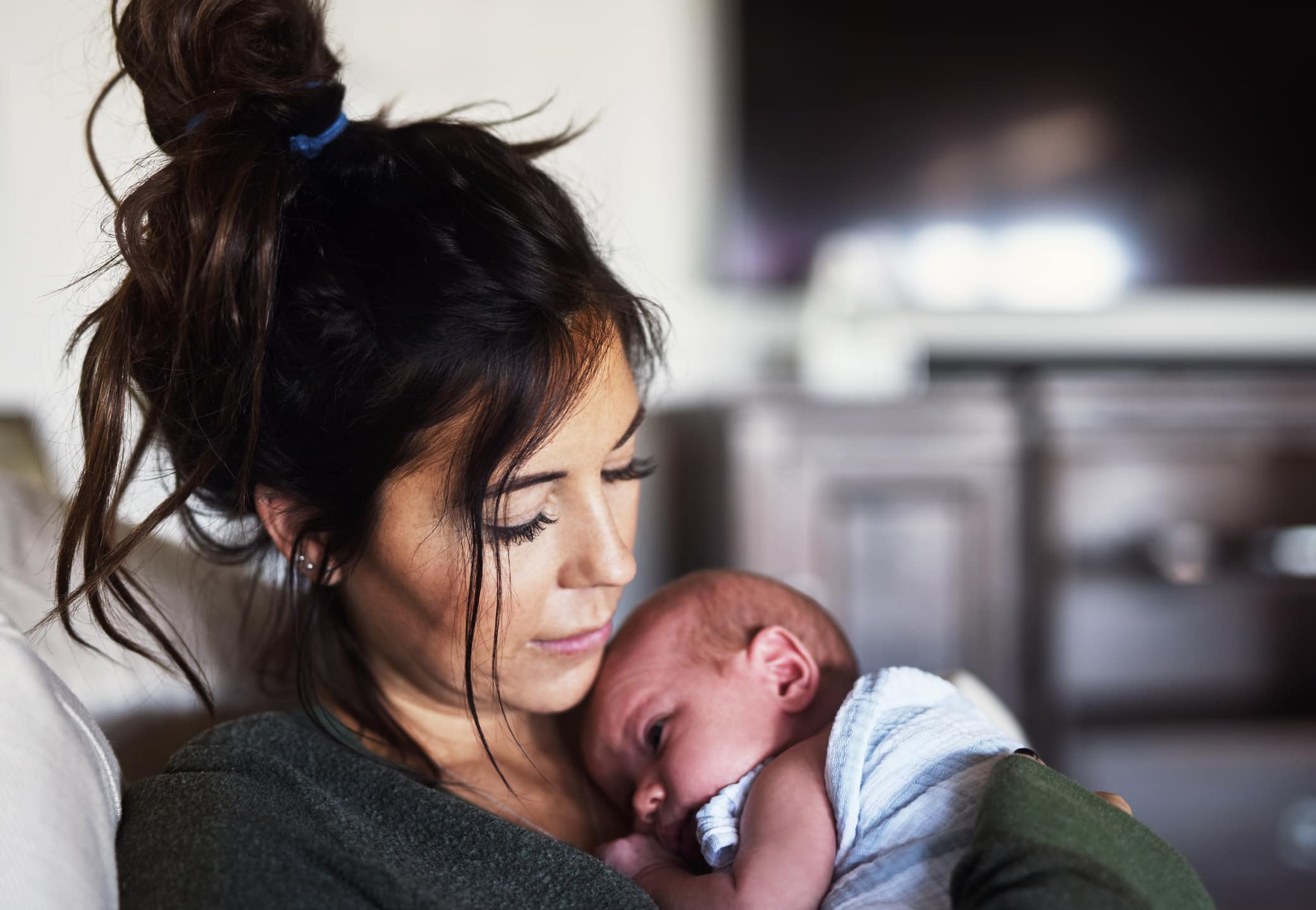 What A Newly Postpartum Mom Wants You To Know (But Won't Say)