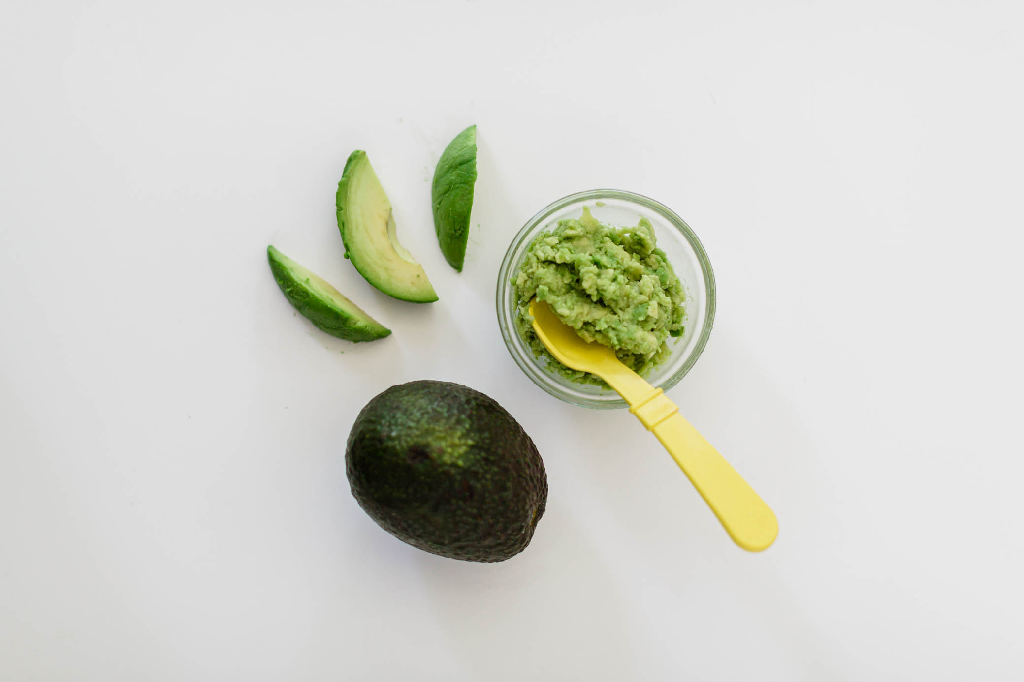 Avocado shown different ways to prepare to give to a baby.