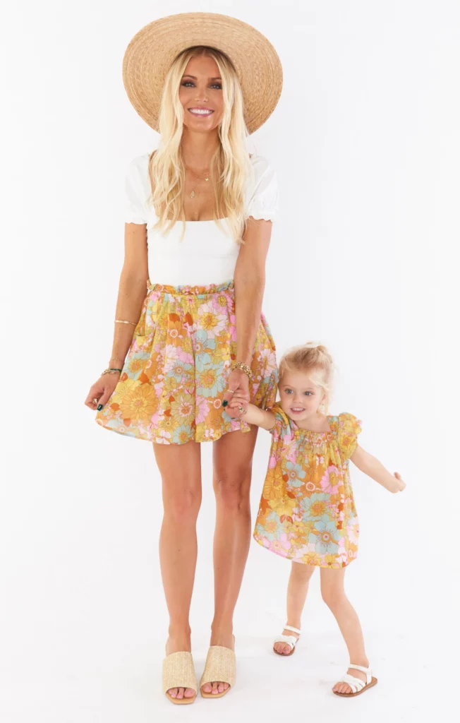 mom and daughter matching floral outfits