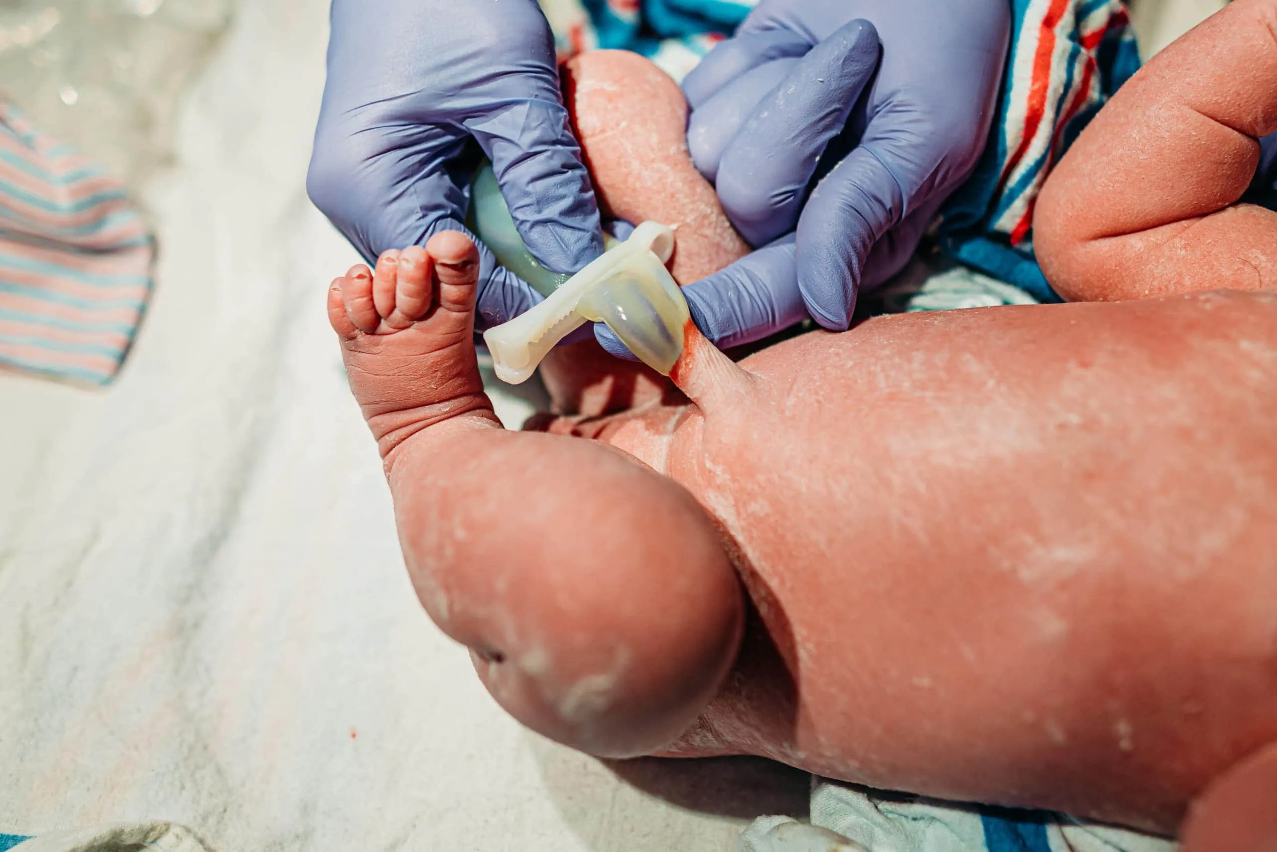15 Photos to Capture During Baby's First 24 Hours
