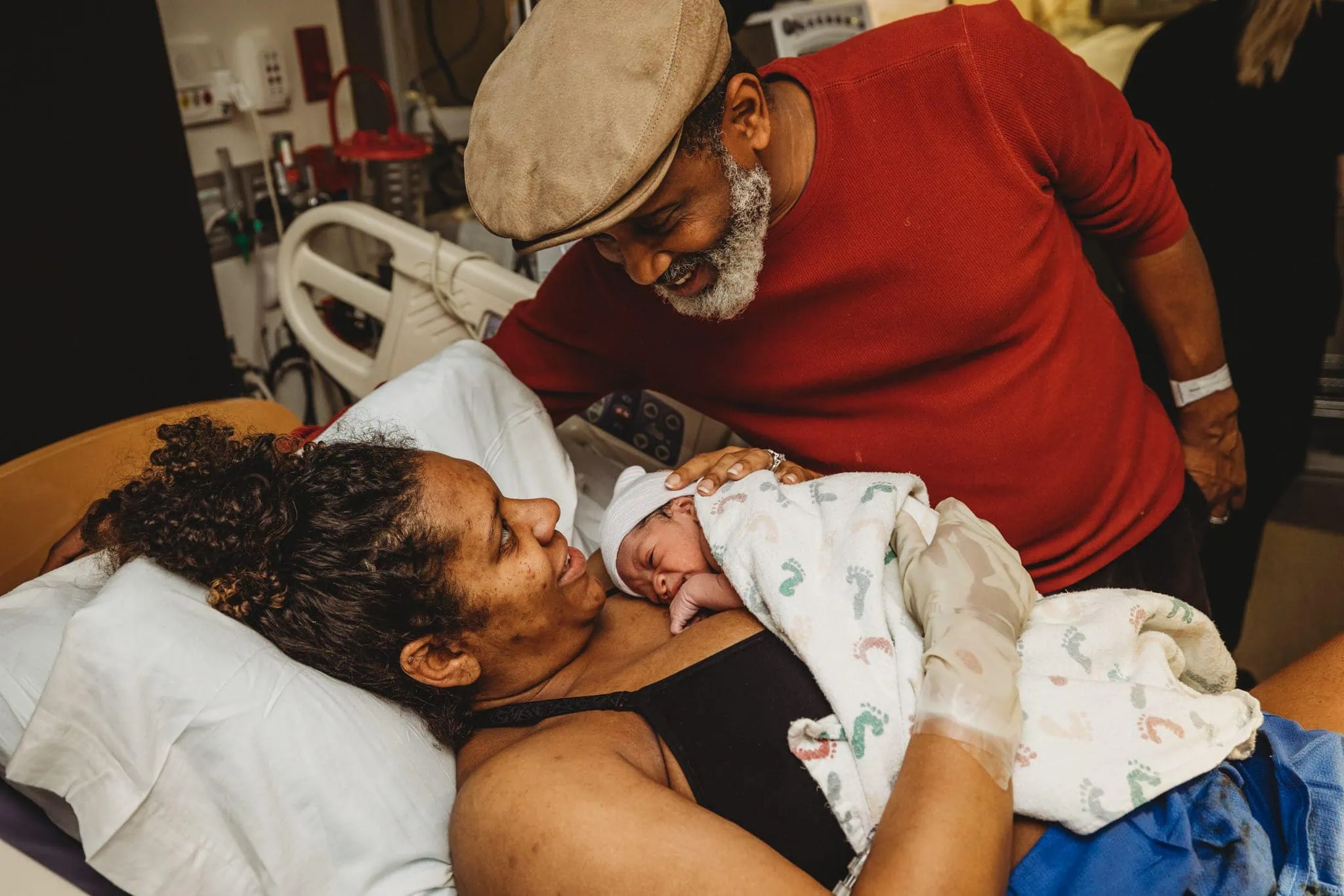 15 Photos to Capture During Baby's First 24 Hours