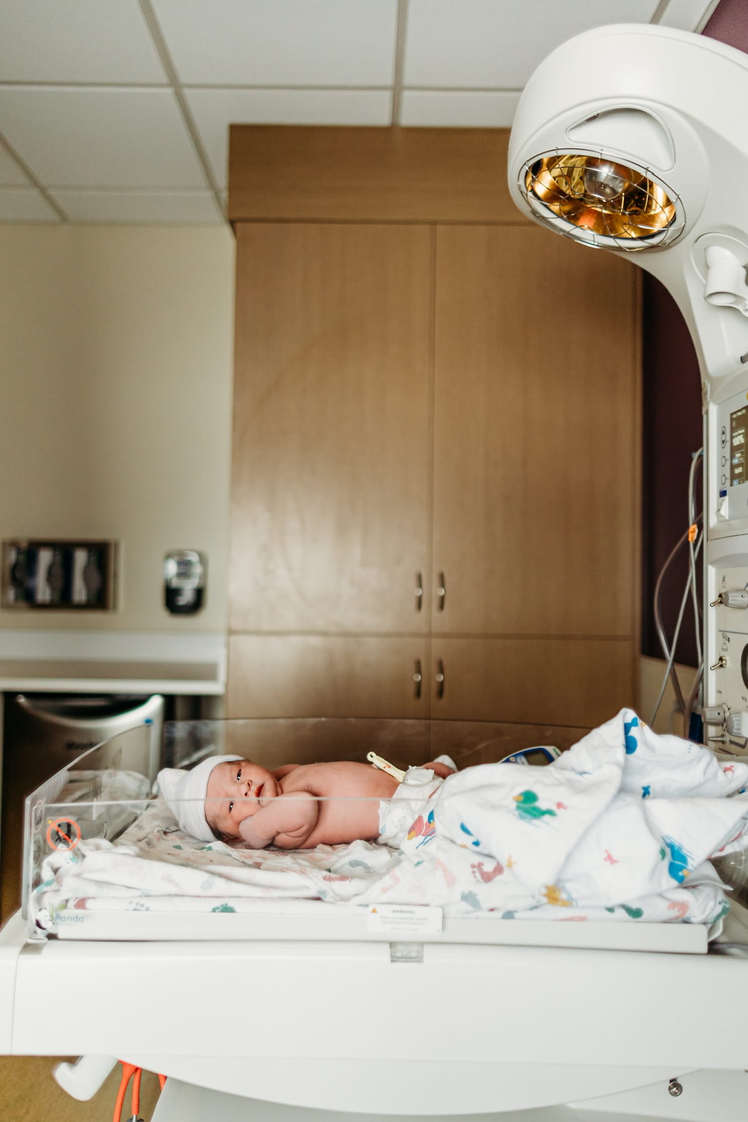 15 Photos to Capture During Baby's First 24 Hours
