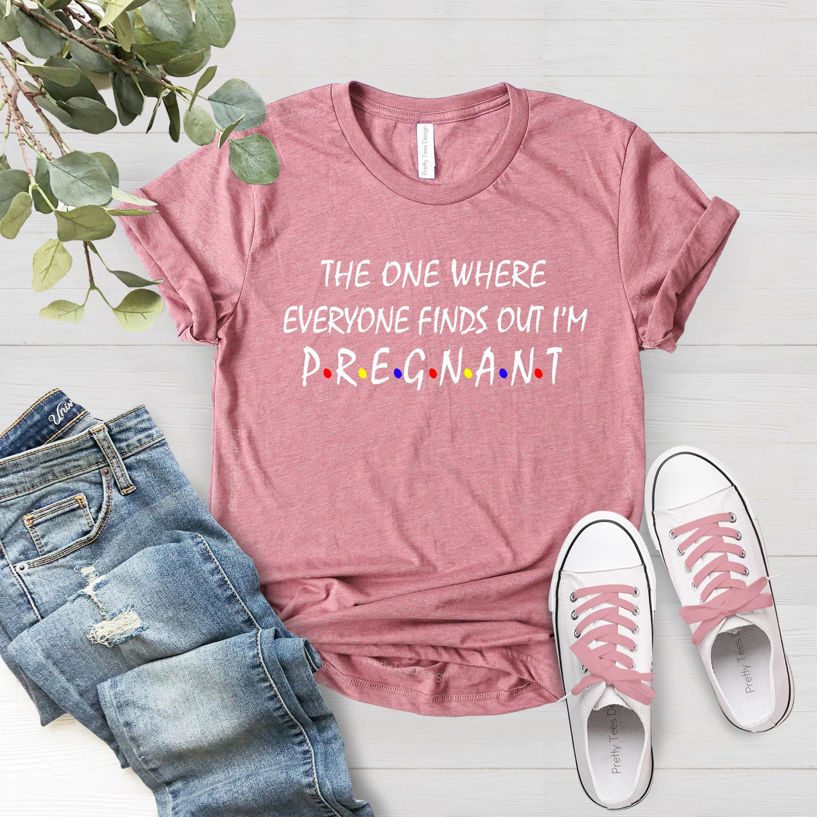 Pink pregnancy announcement t-shirt with jeans and sneakers 