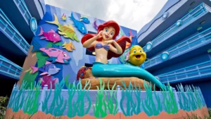 A large statue of Ariel and Flounder at the Art of Imagination hotel at Disney world.