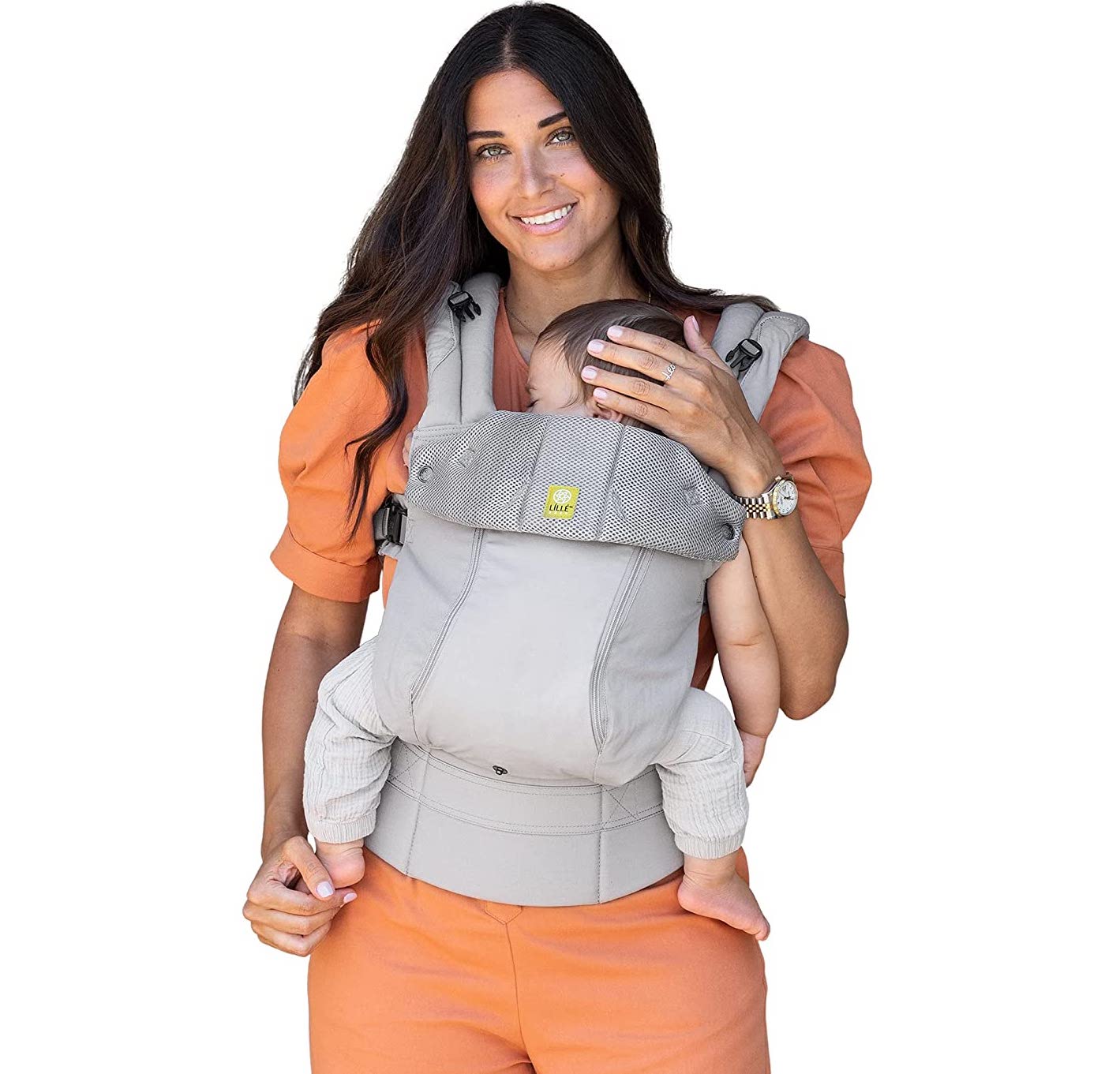 Mom using Lillebaby Complete 6-in-1 All Seasons in grey 