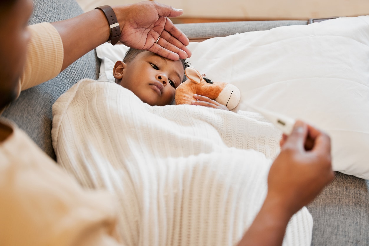 Sốt ở trẻ sơ sinh: Hướng dẫn dành cho cha mẹ & Mẹo điều trị