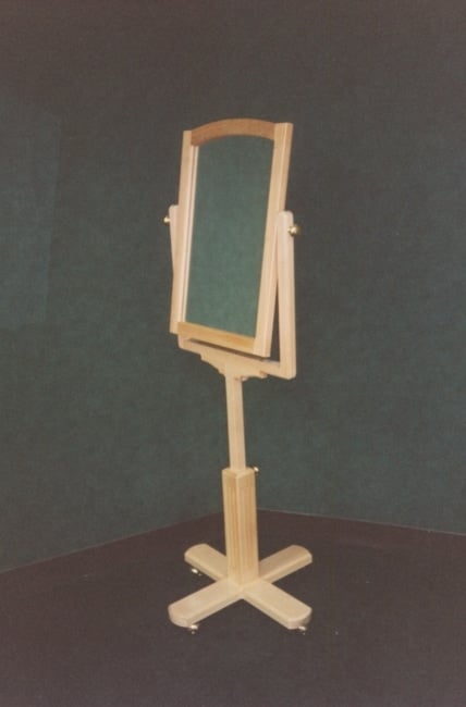 Birthing mirror used in hospitals during the pushing stage in delivery